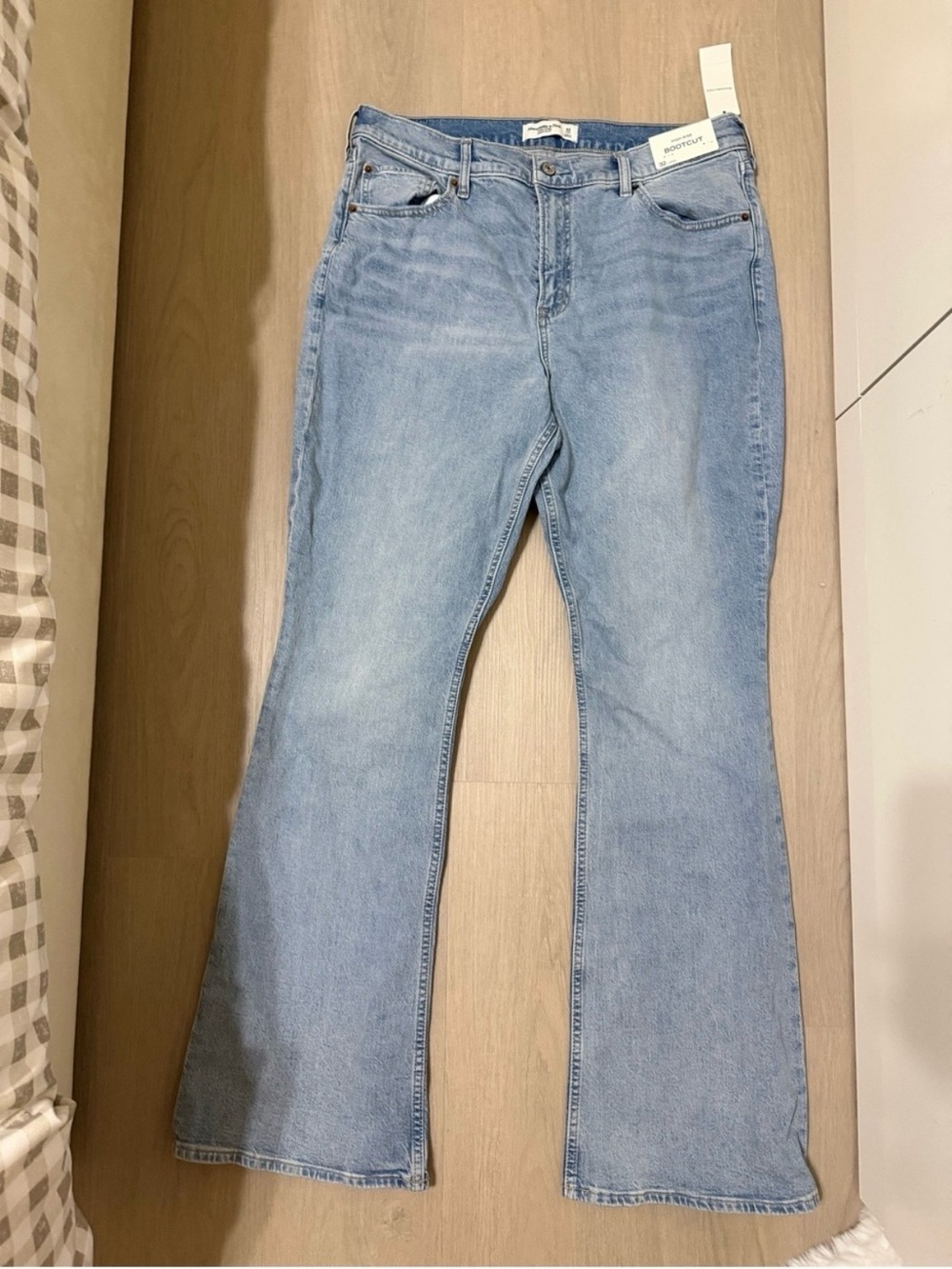 Abercrombie & fitch light wash high rise bootcut jeans size 32